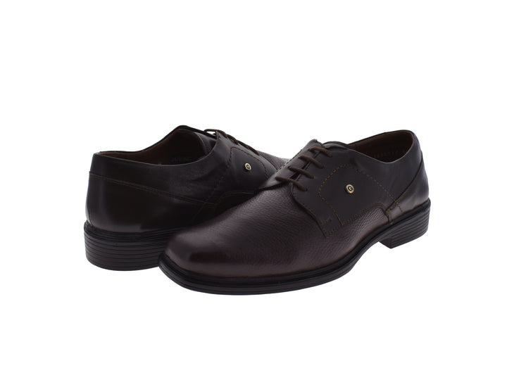 Zapato formal JARKING para hombre en color café oscuro con textura de cuero y agujetas.