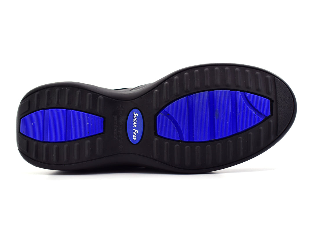 Zapato casual JARKING color negro con detalles perforados y suela con cámara de aire visible.