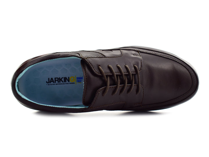 Zapato casual Jarking color café con detalles perforados y suela negra con cámara de aire.