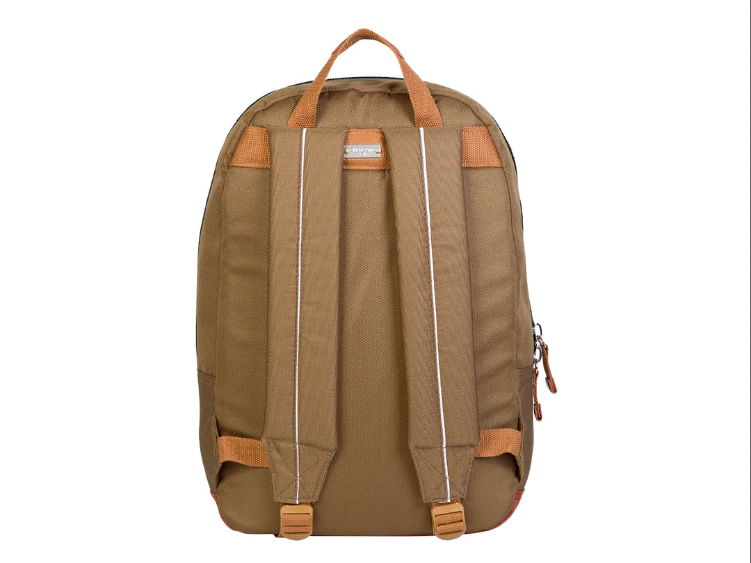 Mochila juvenil Chenson color verde con bolsillo frontal blanco estampado y detalles en marrón.