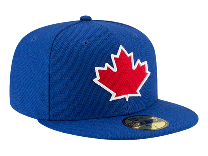 Gorra New Era azul con visera plana y hoja de maple roja bordada al frente.