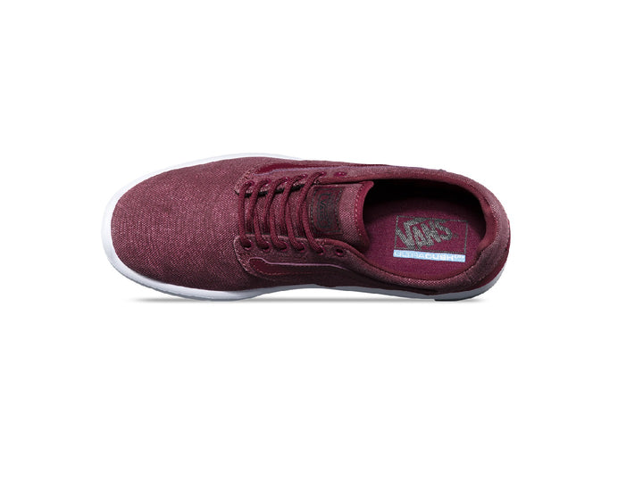 Tenis Vans ISO 1.5 para mujer en color burgundy con suela blanca.