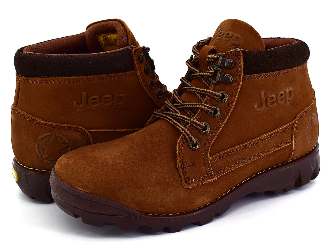 Bota Jeep 1950 de nobuck color bronce con suela marrón oscuro y cordones