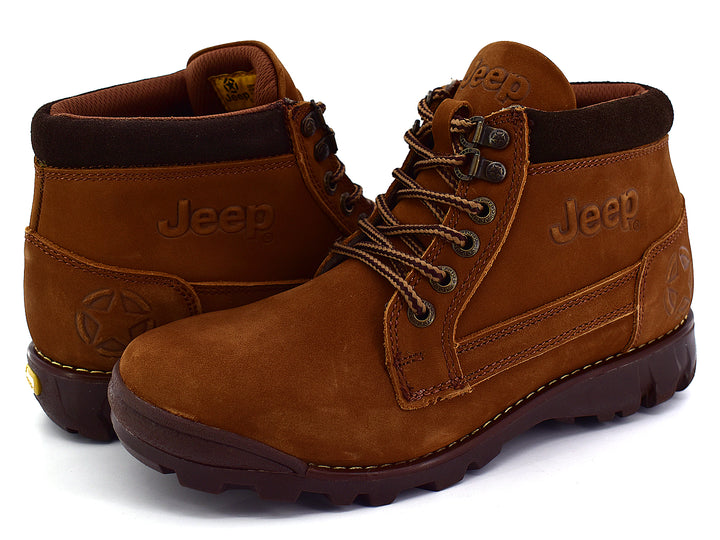 Bota Jeep 1950 de nobuck color bronce con suela marrón oscuro y cordones