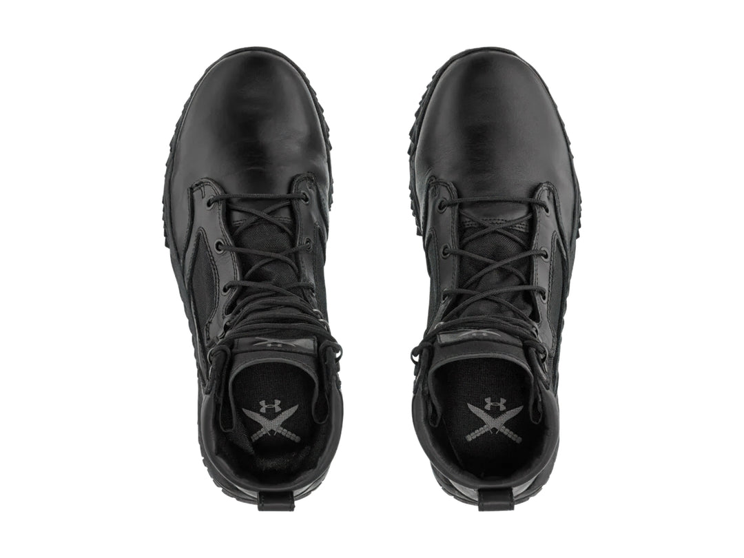 Bota Under Armour Jungle Rat en color negro, de caña alta con materiales mixtos de cuero y tela.