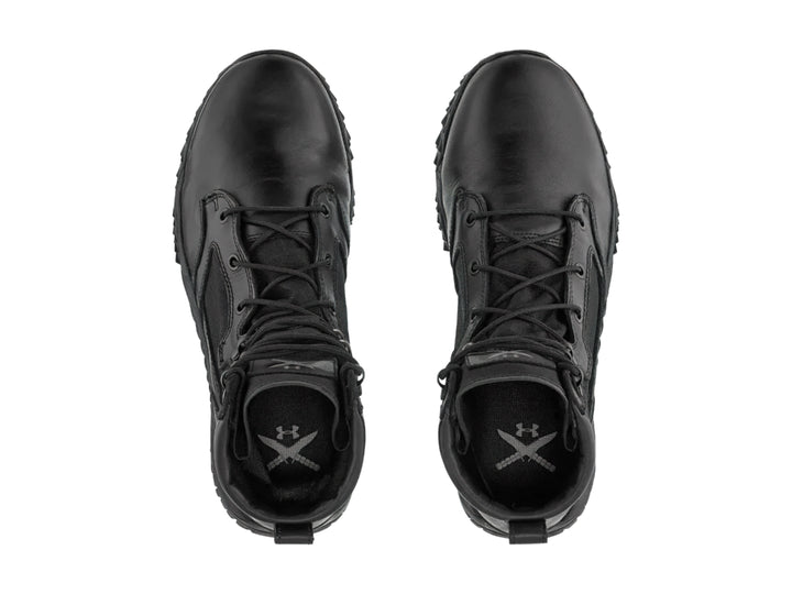 Bota Under Armour Jungle Rat en color negro, de caña alta con materiales mixtos de cuero y tela.