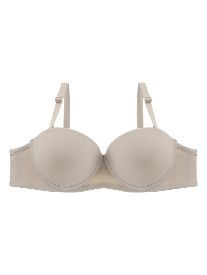 Brasier color beige para mujer con copas lisas y tirantes ajustables.
