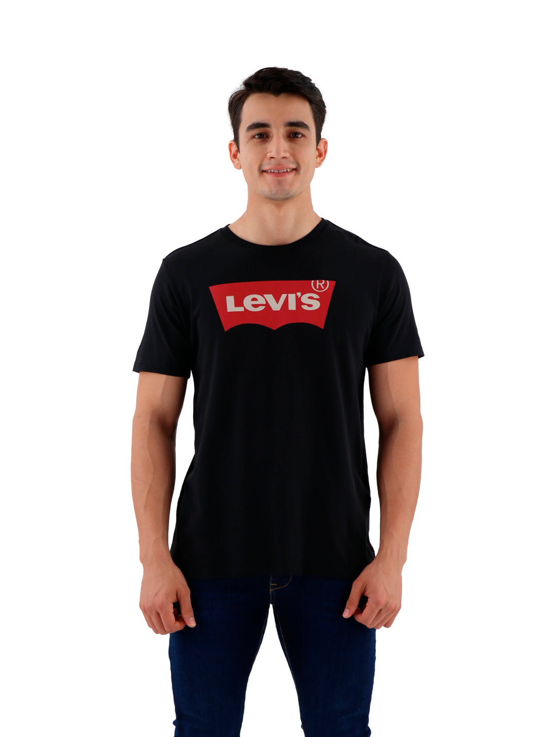 Hombre vistiendo playera negra de manga corta con logotipo de Levi&