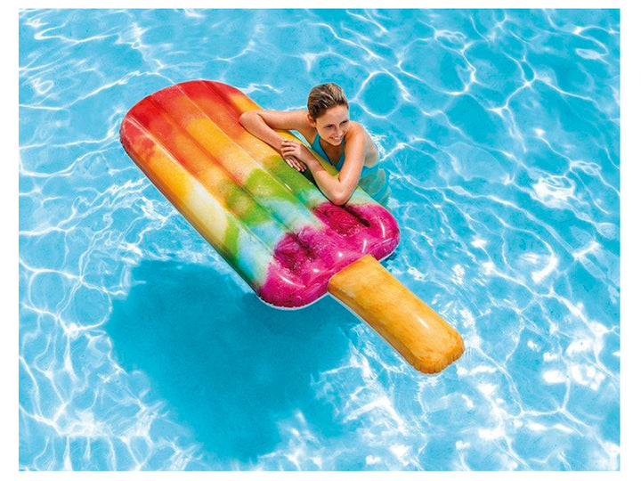 Colchón inflable para alberca con forma de paleta multicolor.