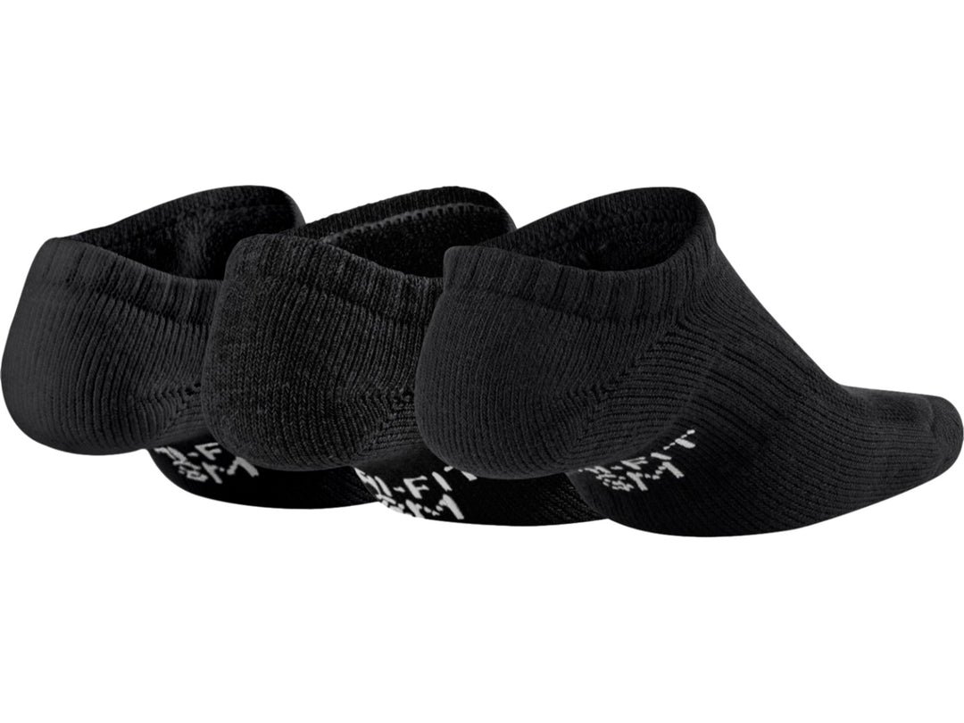 Tres pares de calcetines Nike de color negro con detalles en blanco en la planta.