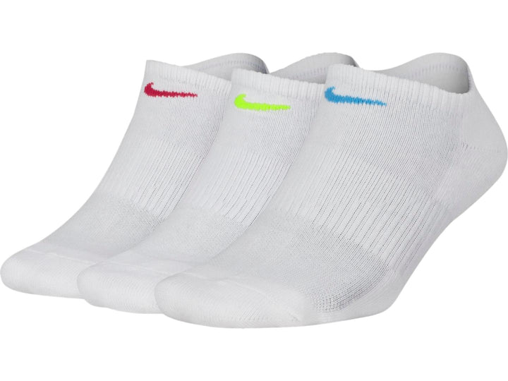 Paquete de tres calcetines blancos Nike para mujer con logotipos en colores rosa, amarillo y azul.