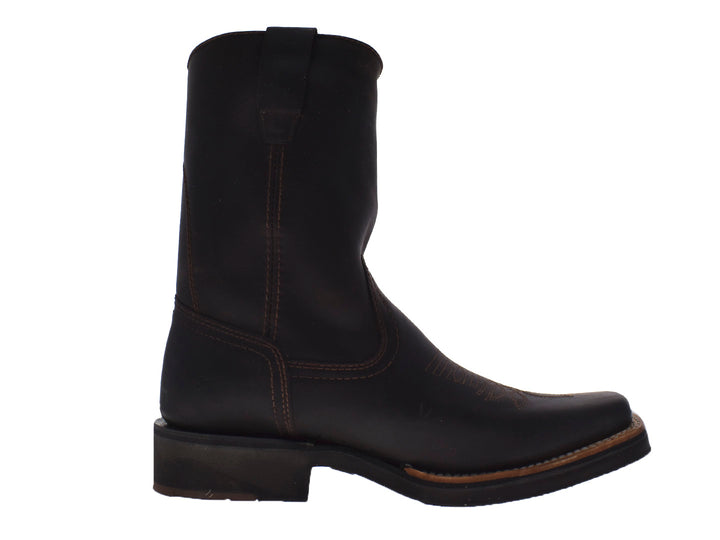 Par de botas estilo vaquero en color moka, fabricadas en cuero mate con diseño clásico.