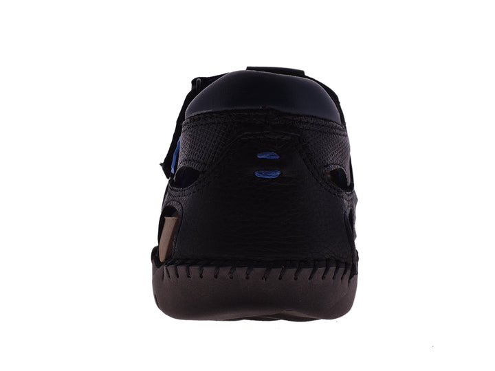 Sandalias negras para hombre estilo cerrado con detalles azules y acabado mate.