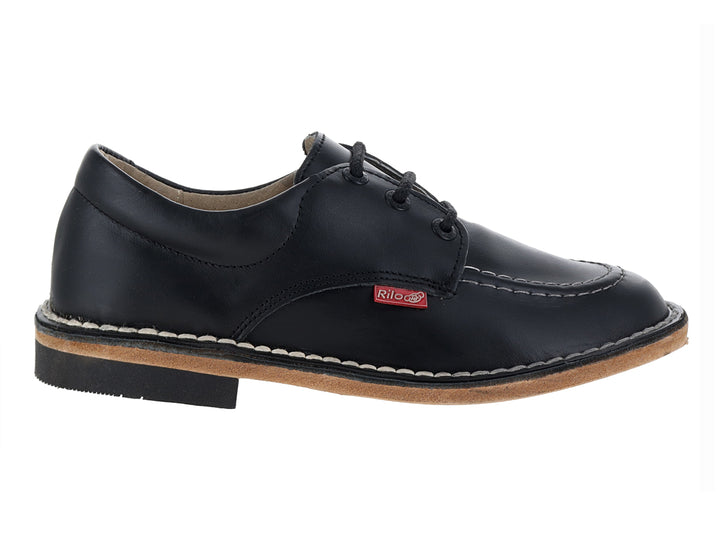 Zapato casual RILO de cuero negro con cordones y suela en tono café para niño.