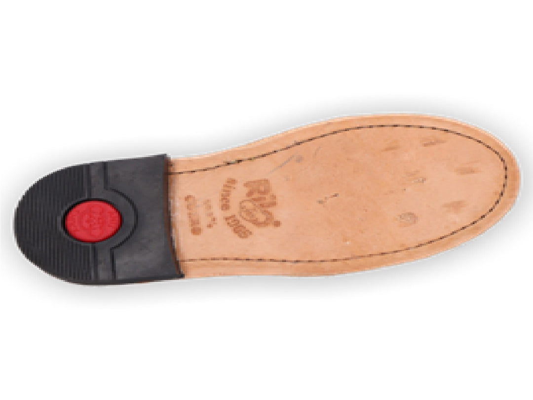 Zapatos negros de charol con cordones para niña marca Rilo.