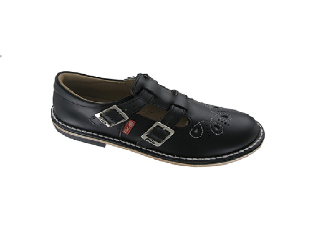 Zapato negro para niña marca Rilo con dos hebillas y detalles decorativos perforados.