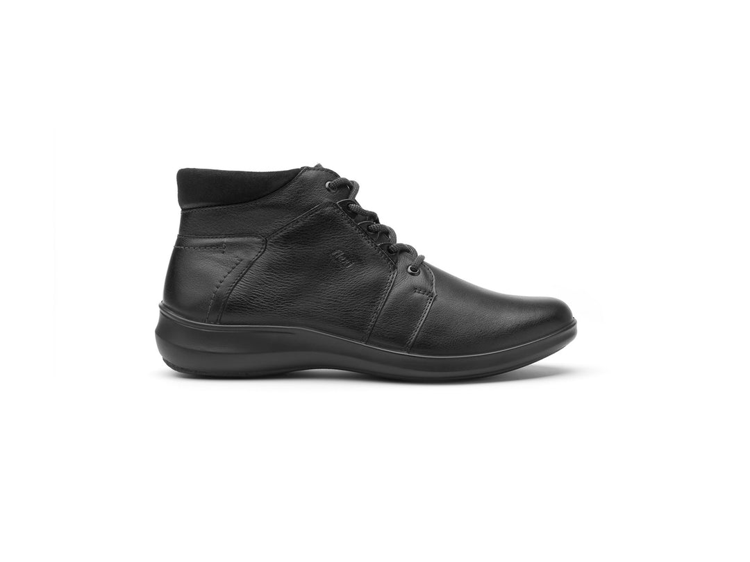Botas negras de cuero para mujer marca Flexi con agujetas y corte al tobillo.