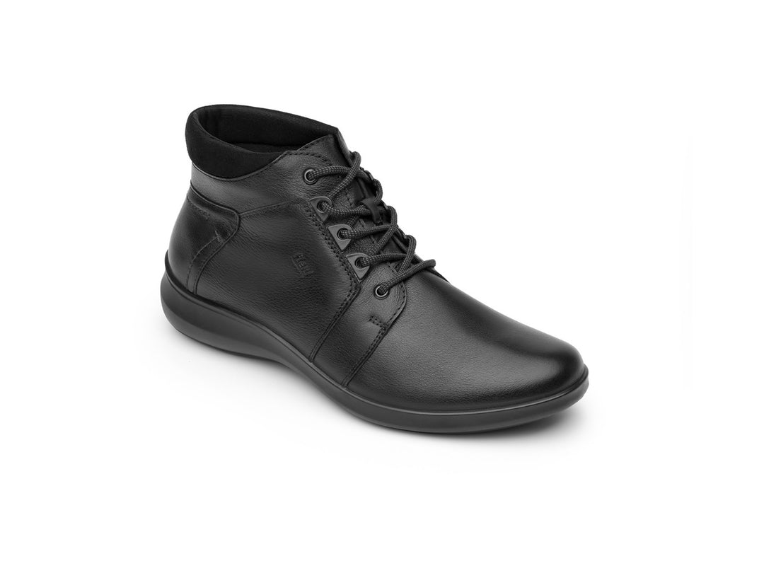 Botas negras de cuero para mujer marca Flexi con agujetas y corte al tobillo.