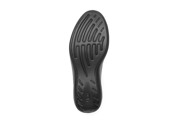 Botas negras de cuero para mujer marca Flexi con agujetas y corte al tobillo.