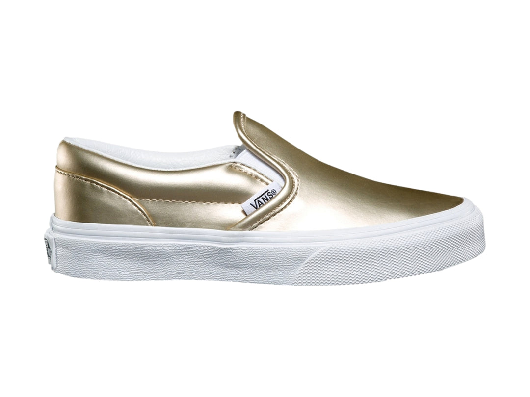 Zapato Vans slip-on para niño en color dorado metálico con suela blanca clásica.