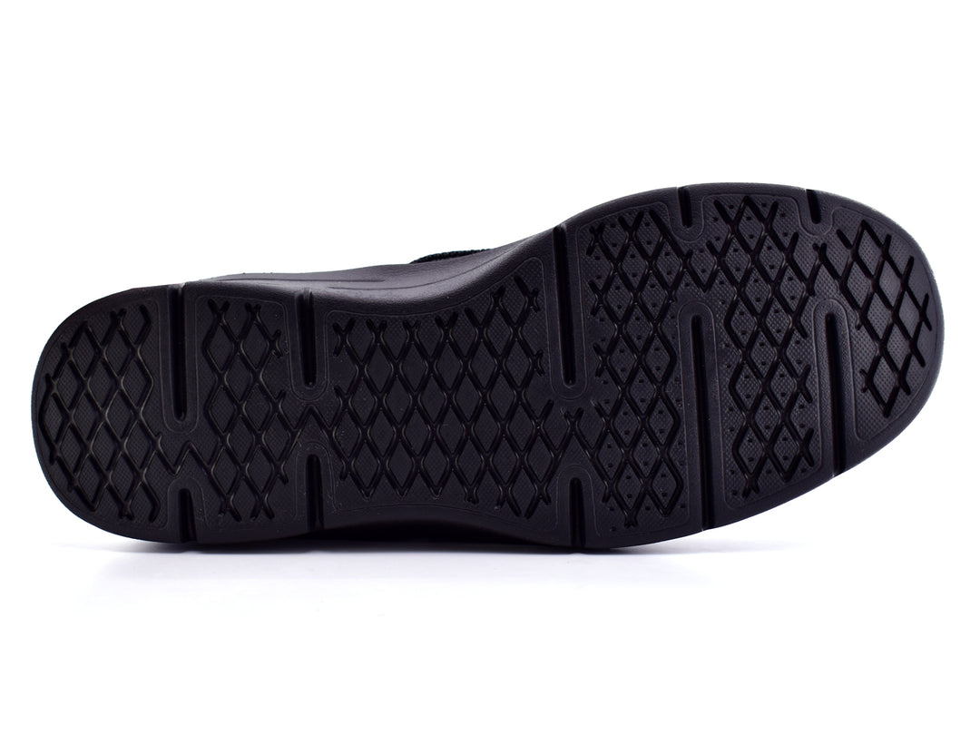 Tenis VANS ISO 1.5 color negro con tejido de malla y suela plana.