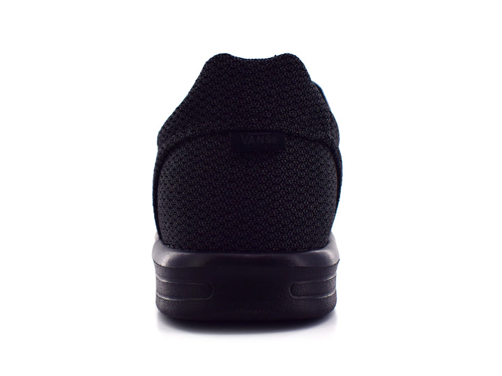 Tenis VANS ISO 1.5 color negro con tejido de malla y suela plana.