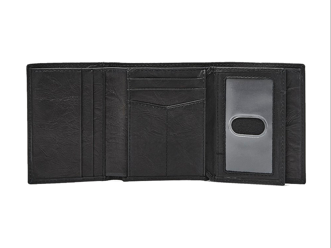 Cartera Fossil de cuero color negro con textura rugosa y logotipo grabado en la parte inferior.