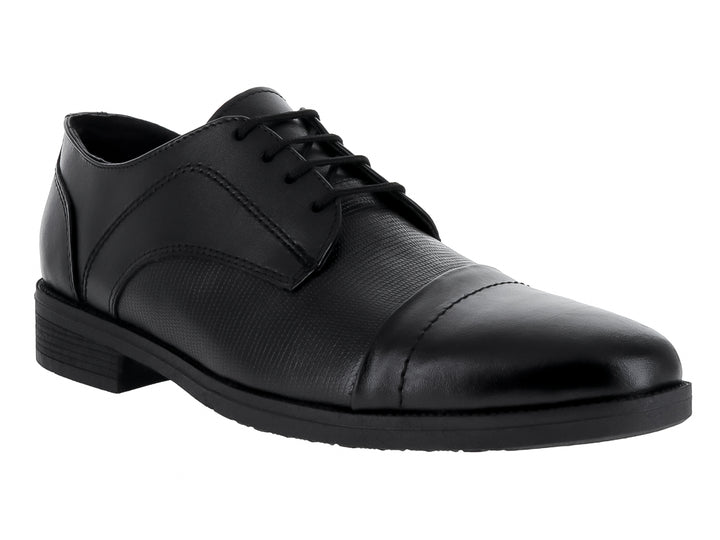 Zapato formal negro de la marca Elegancy con cordones y detalles de textura lineal en el costado.