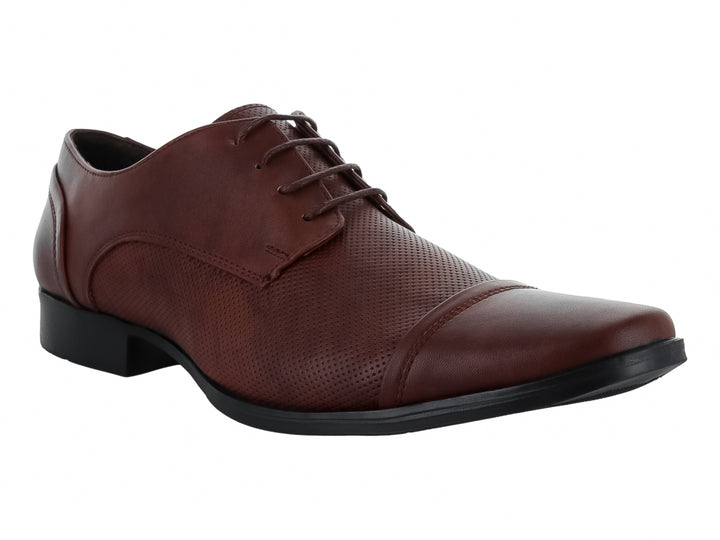 Zapato formal Oxford color miel para hombre con textura granulada y suela negra.