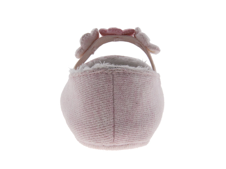 Zapatos rosa para bebé niña con adornos de flores y forro interior blanco.