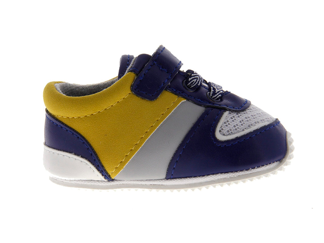 Tenis deportivos para bebé Mayoral en colores azul y mostaza con cierre de velcro y suela blanca.