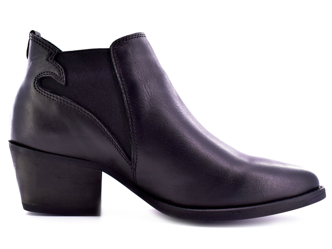 Botín negro para mujer con tacón cuadrado y panel lateral elástico.