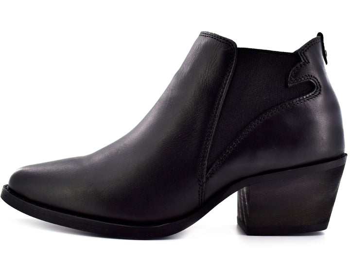 Botín negro para mujer con tacón cuadrado y panel lateral elástico.