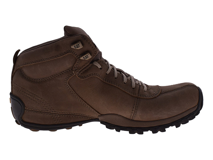 Botín Caterpillar de cuero color marrón con suela negra robusta y cordones.