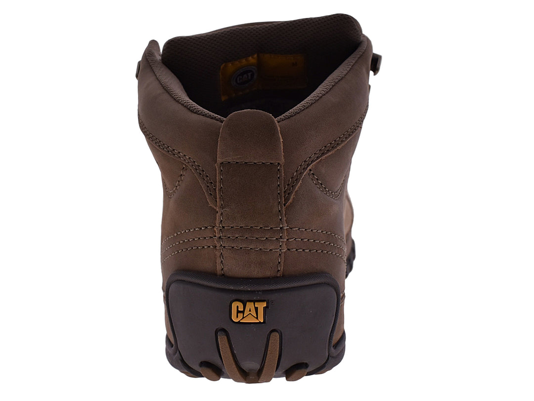 Botín Caterpillar de cuero color marrón con suela negra robusta y cordones.