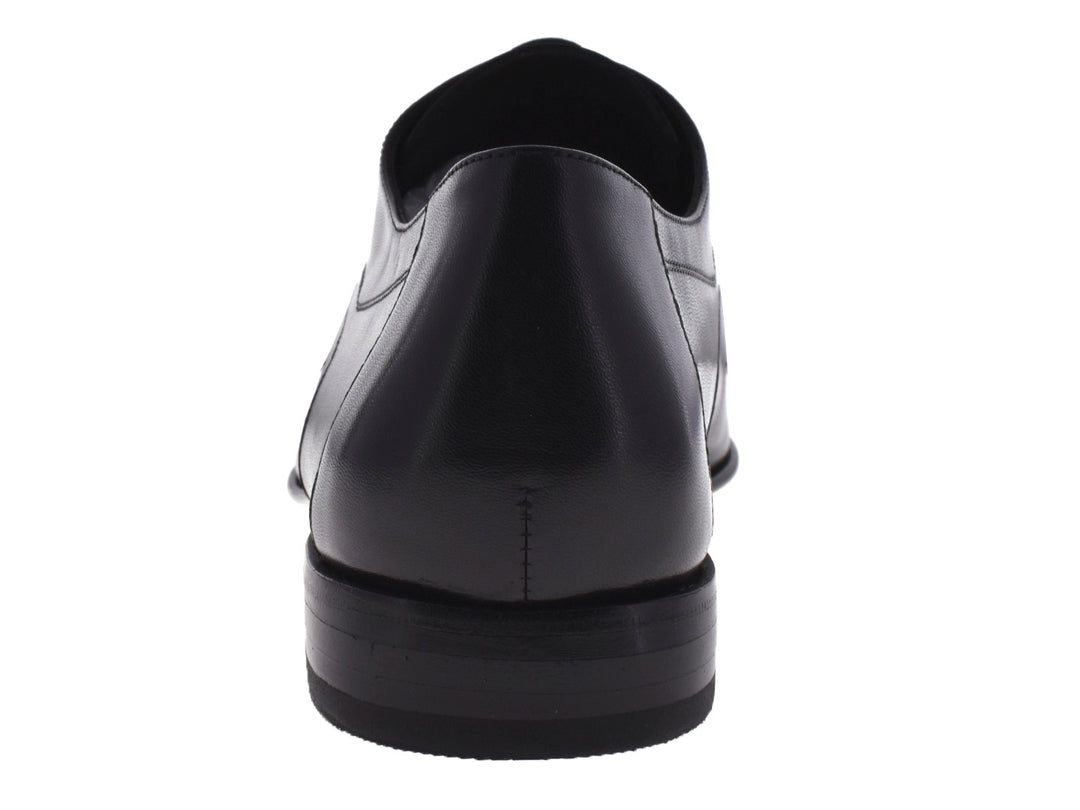 Par de zapatos formales negros para hombre de la marca Jean Pierre con agujetas y acabado brillante.