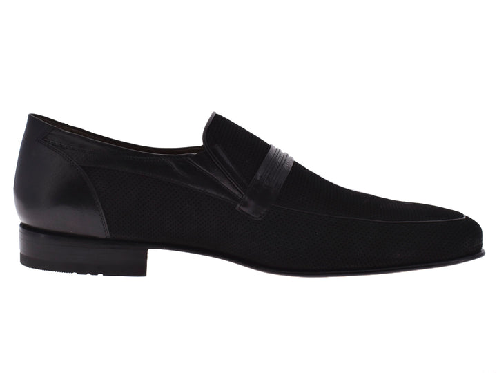 Zapatos negros para hombre marca Jean Pierre con detalle de hebilla y acabado en cuero y gamuza.