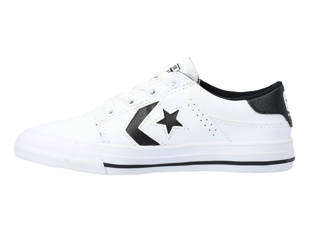 Tenis Converse blancos con detalles en negro, diseño de corte bajo y suela blanca.
