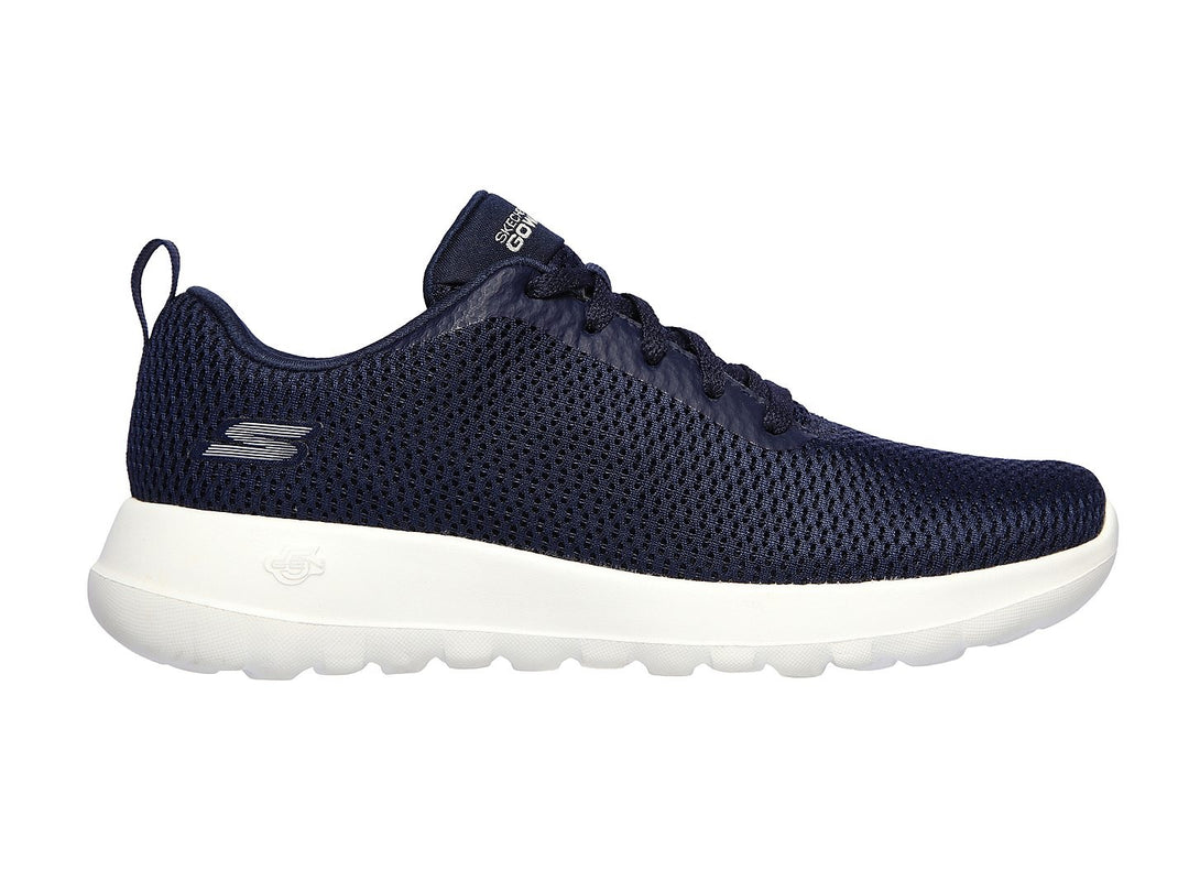 Tenis deportivos Skechers para mujer en color azul marino con suela blanca.