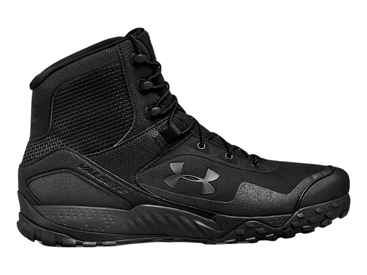 Bota táctica Under Armour Valsetz RTS-DES en color negro para hombre, vista lateral.