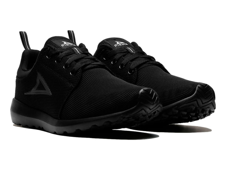 Par de tenis deportivos color negro marca Pirma con tejido de malla y suela texturizada.