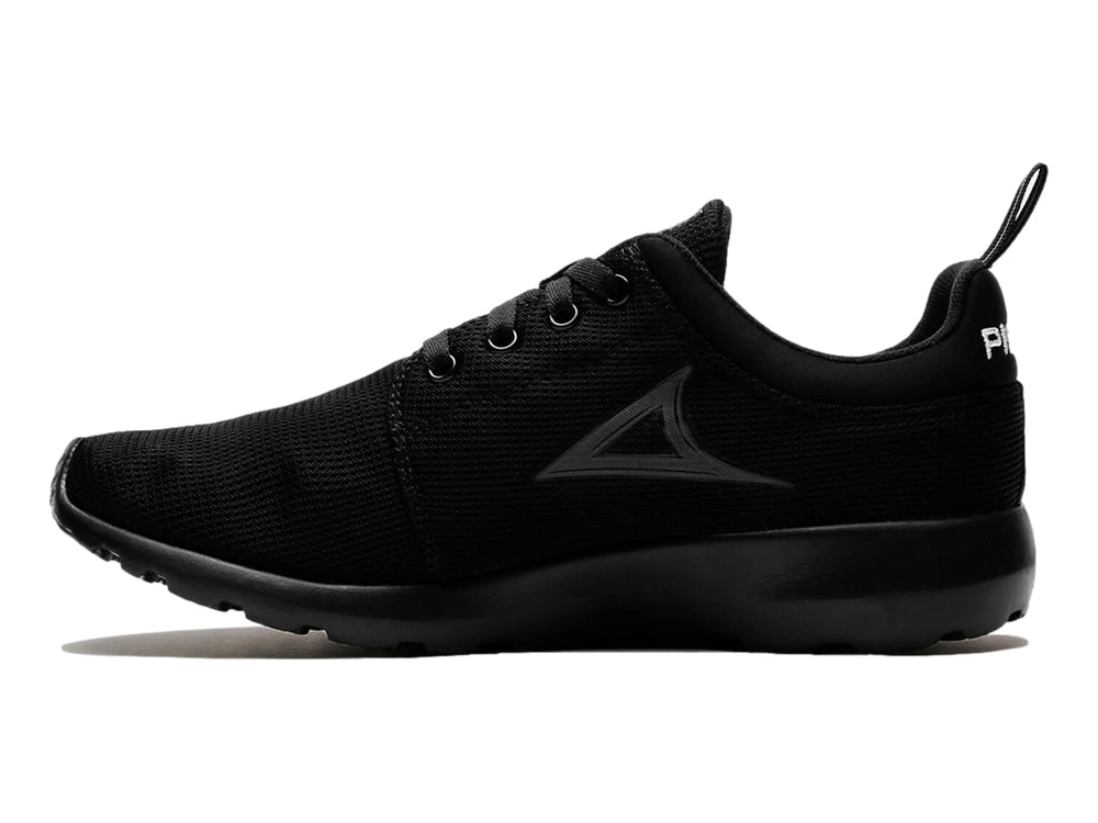 Par de tenis deportivos color negro marca Pirma con tejido de malla y suela texturizada.