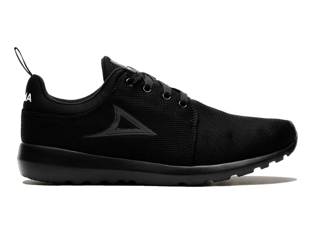 Par de tenis deportivos color negro marca Pirma con tejido de malla y suela texturizada.