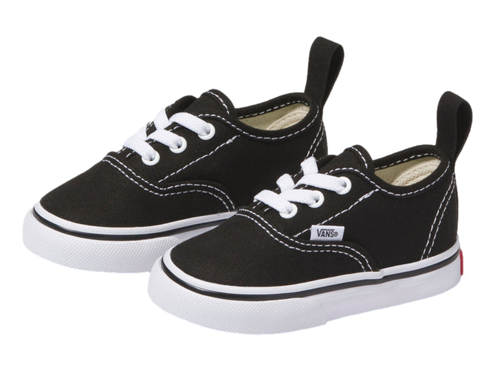 Tenis Vans Authentic negros para niño con agujetas elásticas blancas y suela blanca.