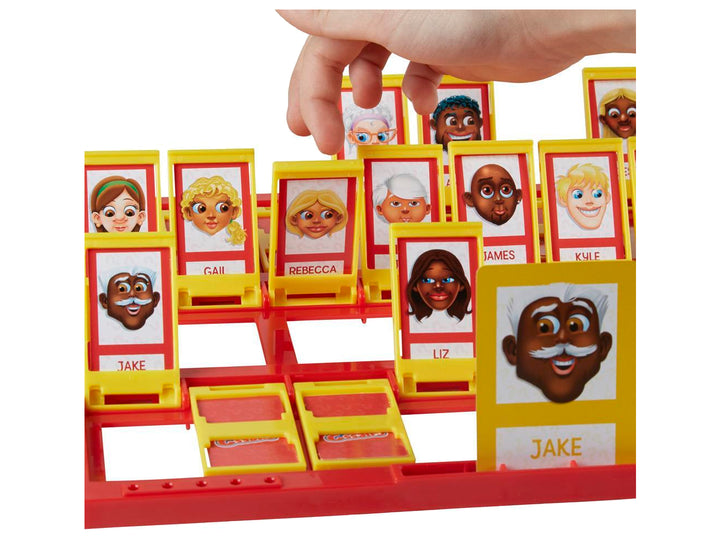 Caja del juego de mesa Guess Who? de Hasbro con tablero azul y tarjetas de personajes.