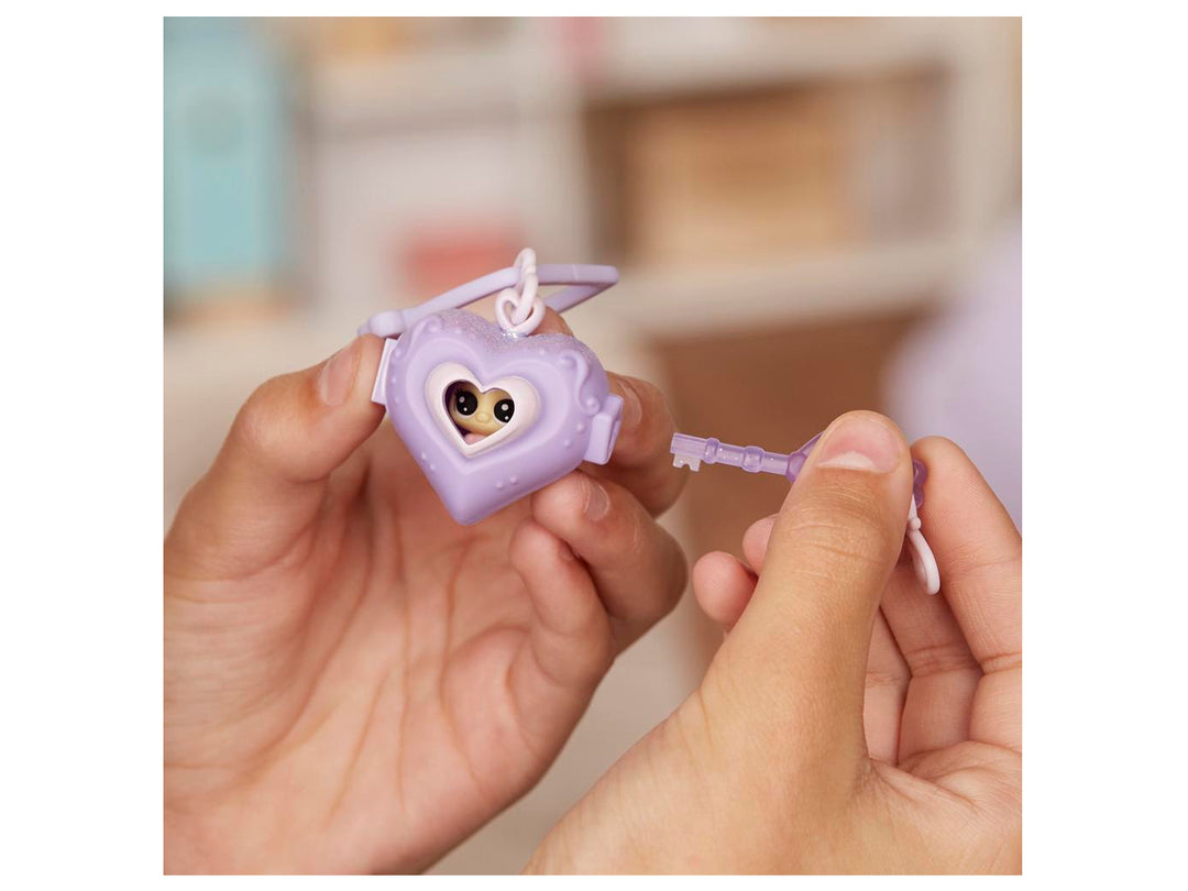 Set de figuras de animales y accesorios Littlest Pet Shop de Hasbro en colores pastel.