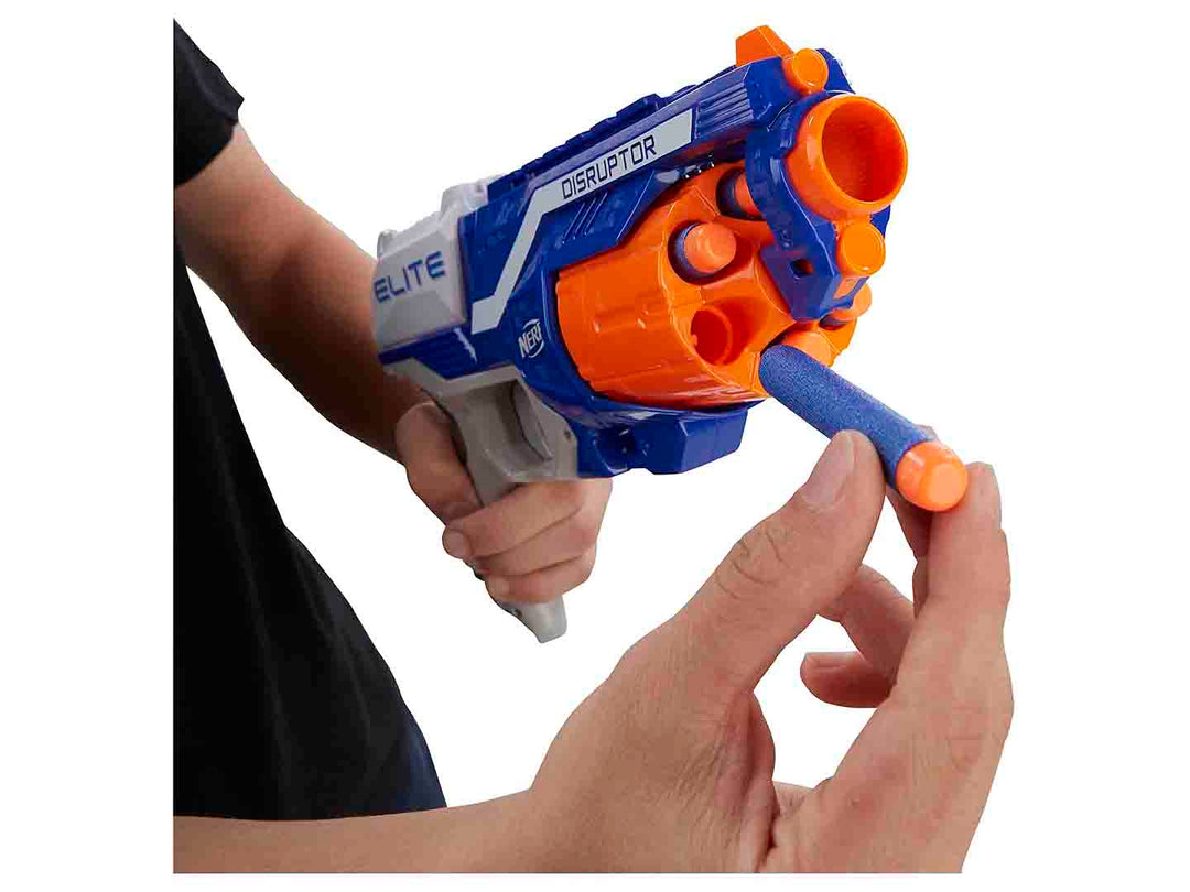 Lanzador de dardos Nerf Elite Disruptor en colores azul, blanco y naranja dentro de su empaque original.