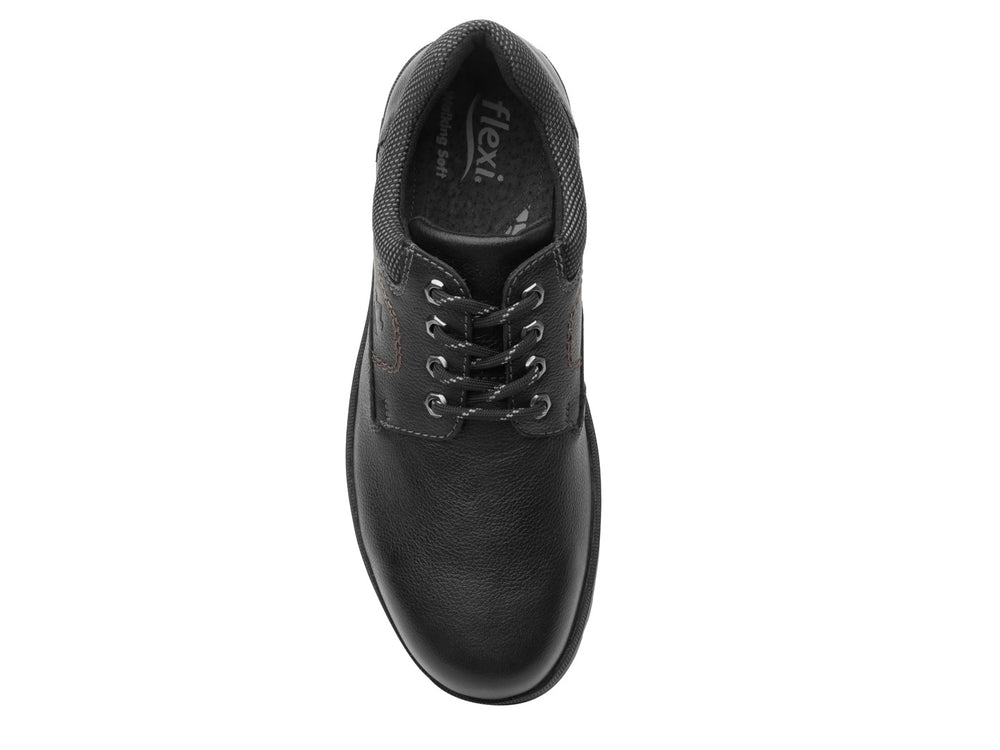 Zapato negro de cuero Flexi para hombre con agujetas y suela robusta.