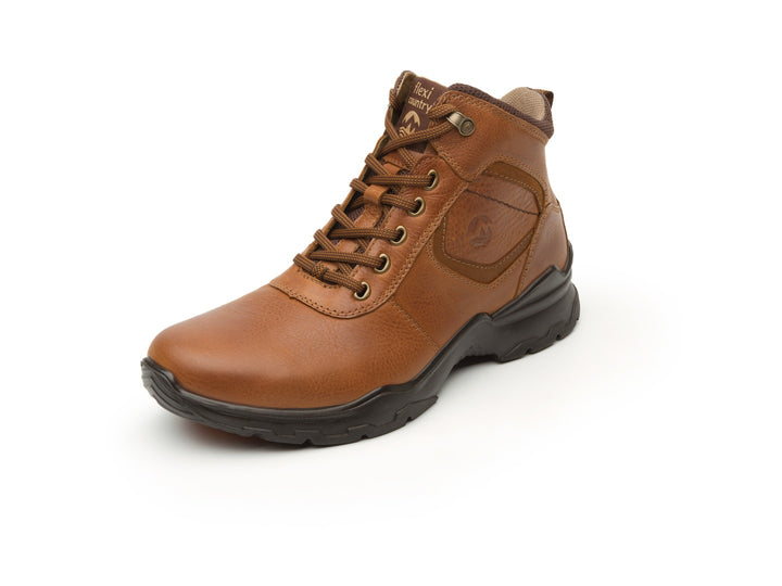 Botas Flexi Sheldon Country para hombre en color tan con suela negra y agujetas.