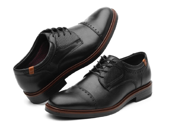Zapatos Flexi Parker para hombre en color negro con detalles marrones y cordones.